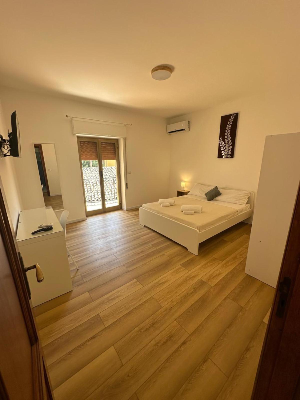We Home Taormina Center With Parking Dış mekan fotoğraf